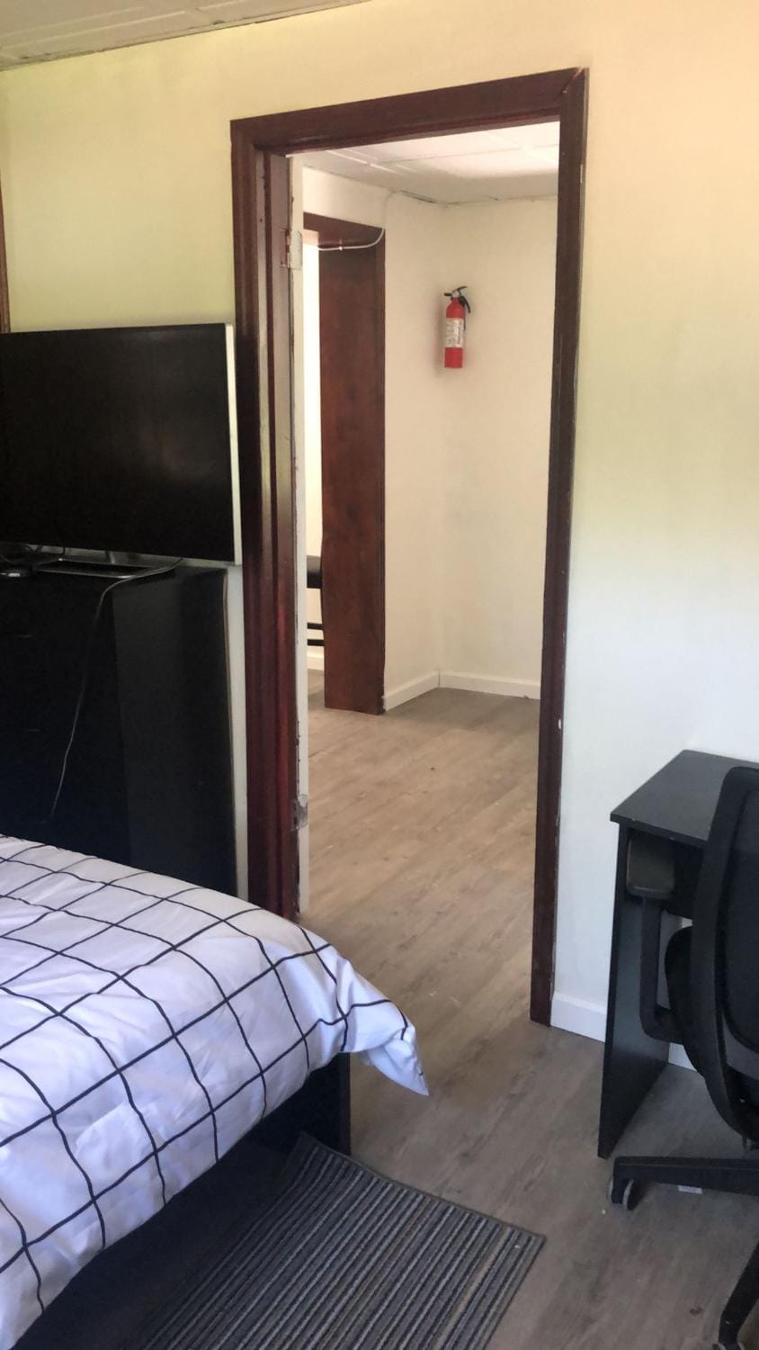 room with a private shower Vacation rental in Elizabeth