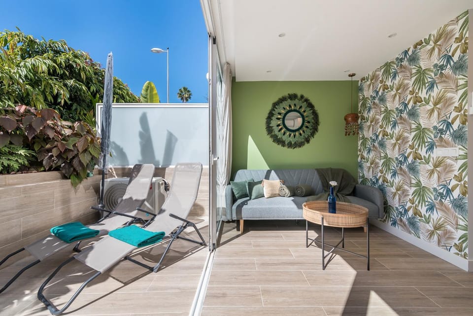 Property building, Off site, Balcony/Terrace