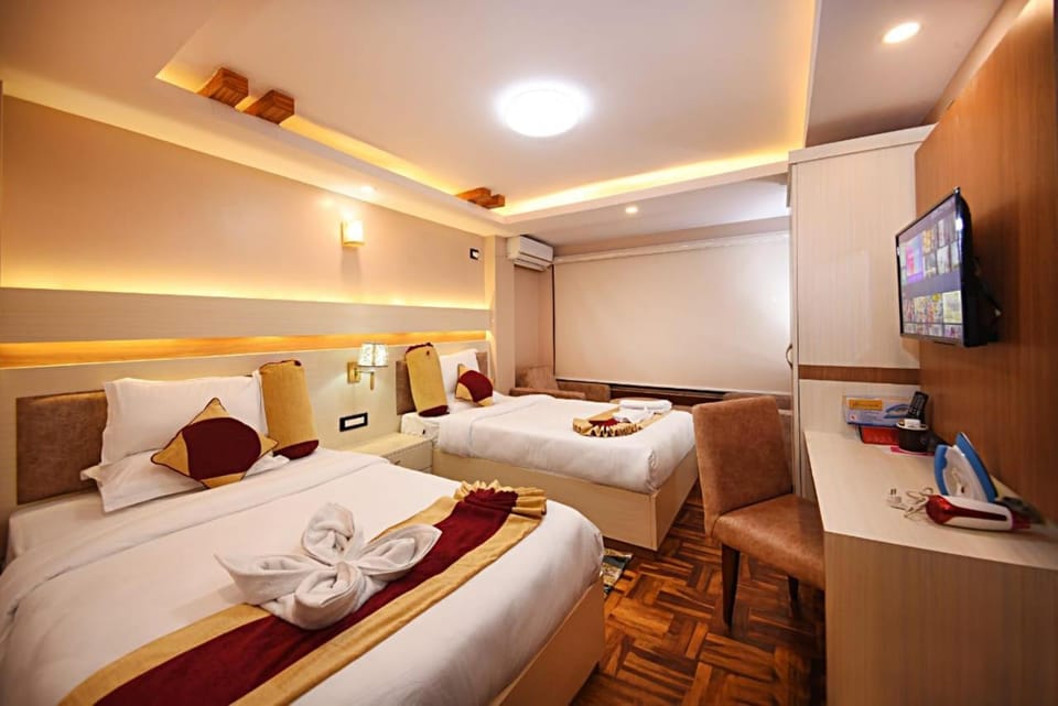 Bed, TV and multimedia, Coffee/tea facilities, Photo of the whole room, Bedroom, towels, air conditioner