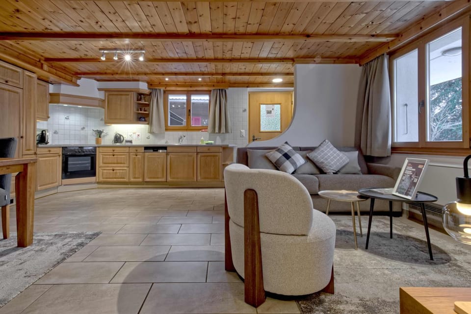 TV and multimedia, Kitchen or kitchenette, Living room, Seating area