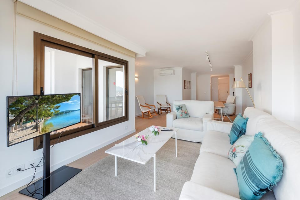 Communal lounge/ TV room, Living room