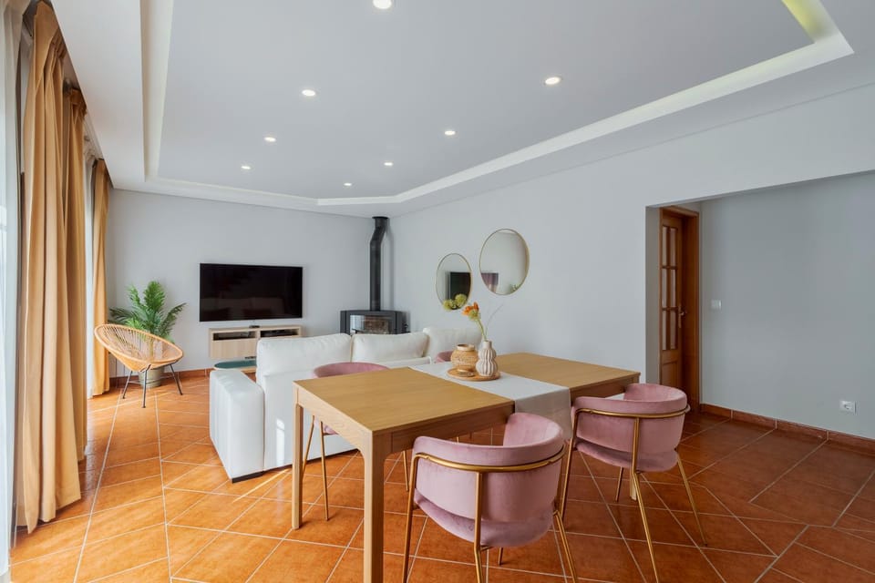 TV and multimedia, Living room, Dining area, flat iron