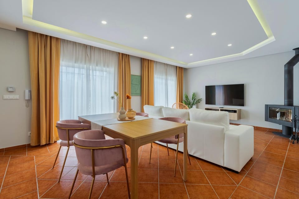 TV and multimedia, Living room, Dining area, flat iron
