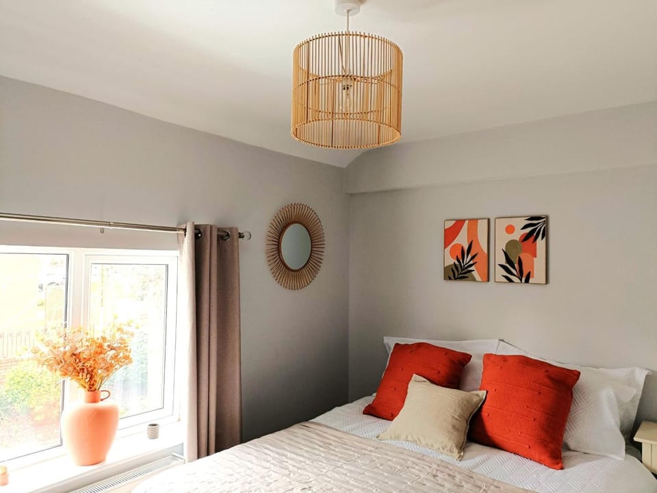 Bed, Photo of the whole room, Decorative detail, Bedroom