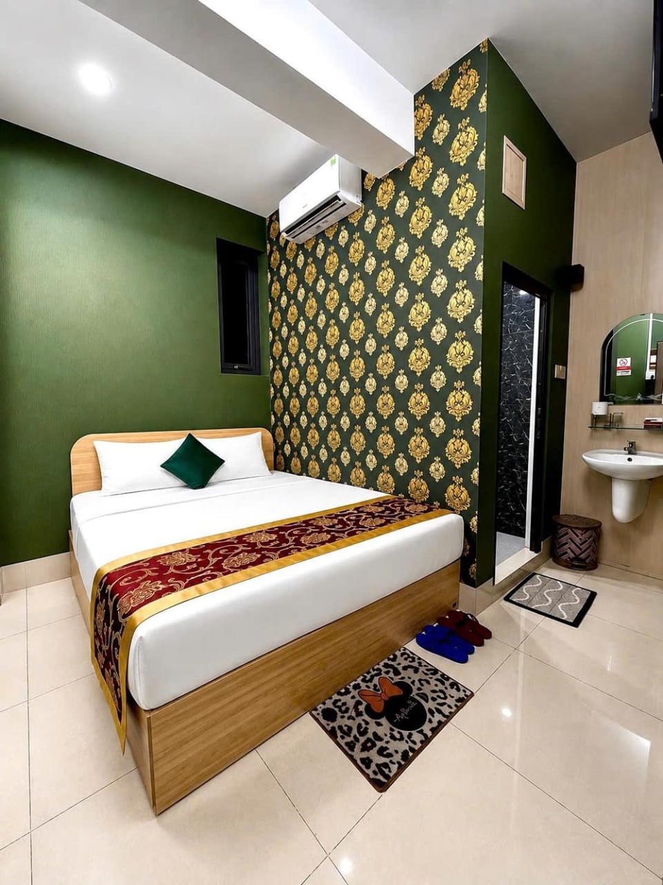 Bed, Photo of the whole room, Bedroom, dryer, air conditioner