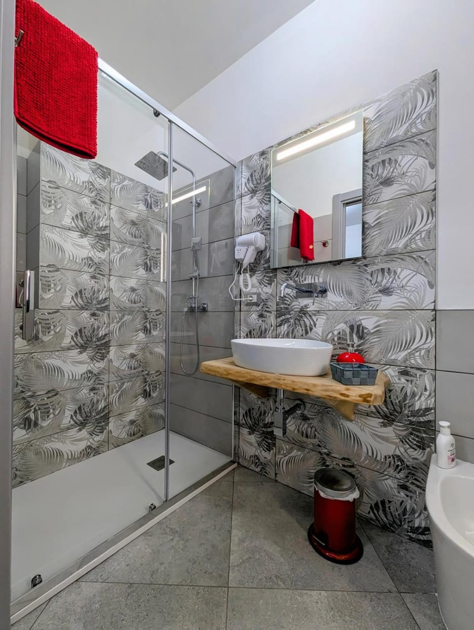 Shower, Bathroom, towels