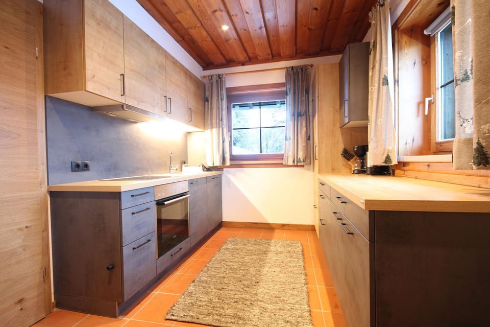 Kitchen or kitchenette, pet friendly, stove