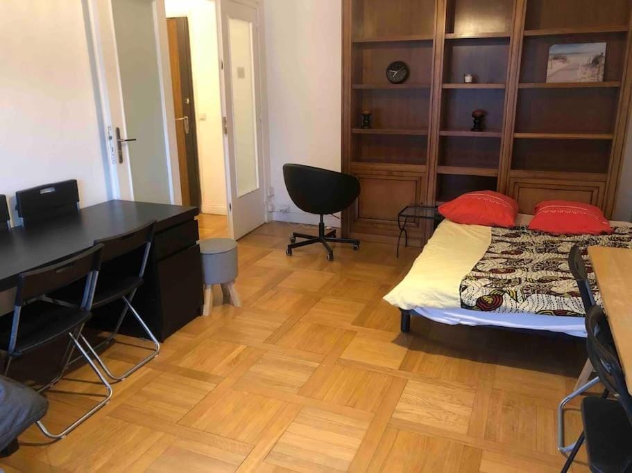 Grand appartement proche métro Apartment in Paris