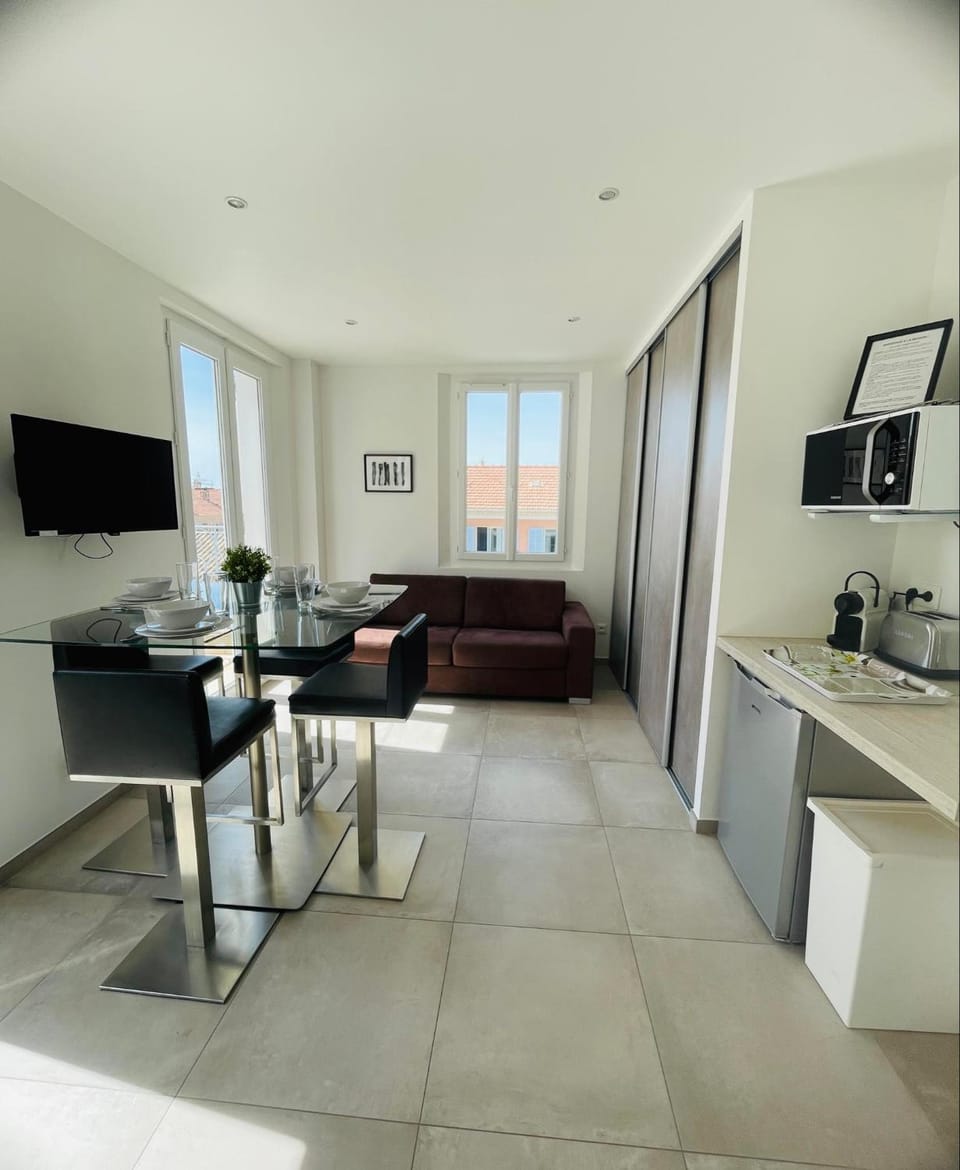 Kitchen or kitchenette, Living room, Dining area