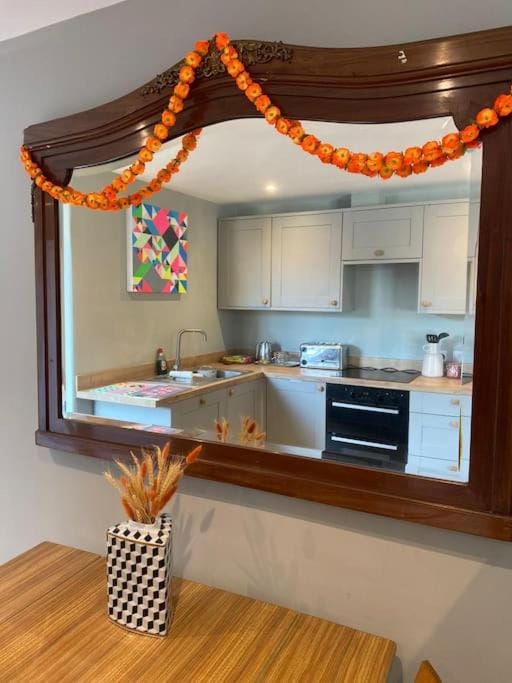 Beautiful Retro Flat above Pub. Apartment in Mendip District