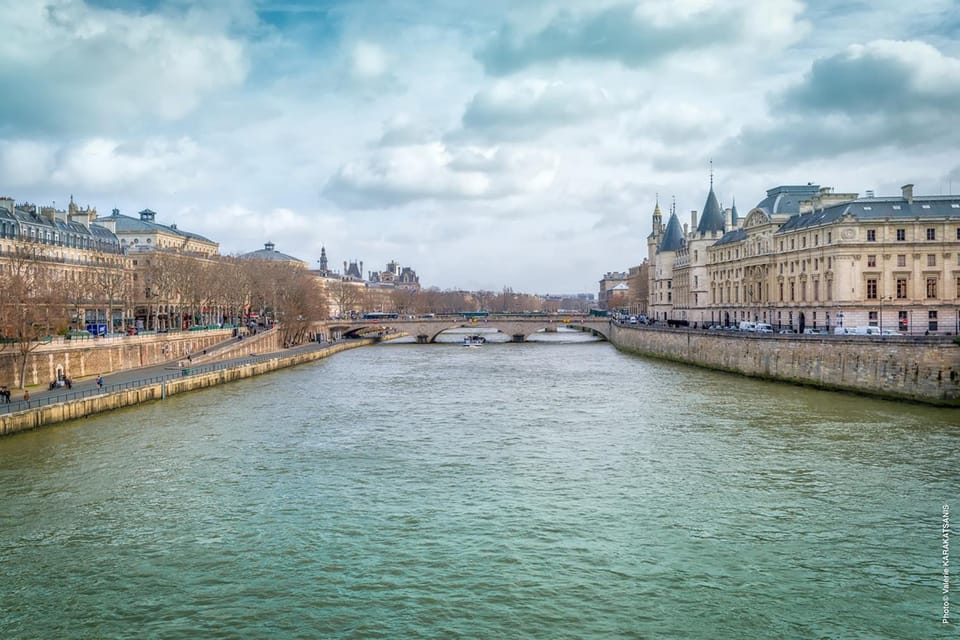 Place de la Concorde - Palais Royal Apartment in Paris