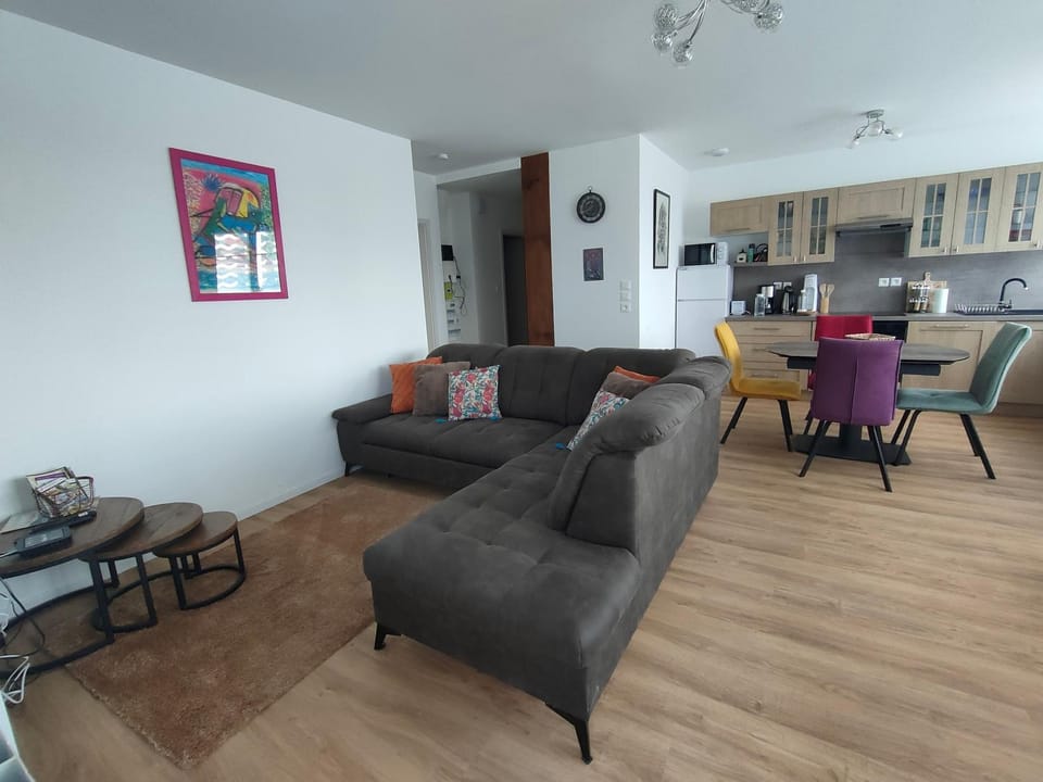 Kitchen or kitchenette, Seating area