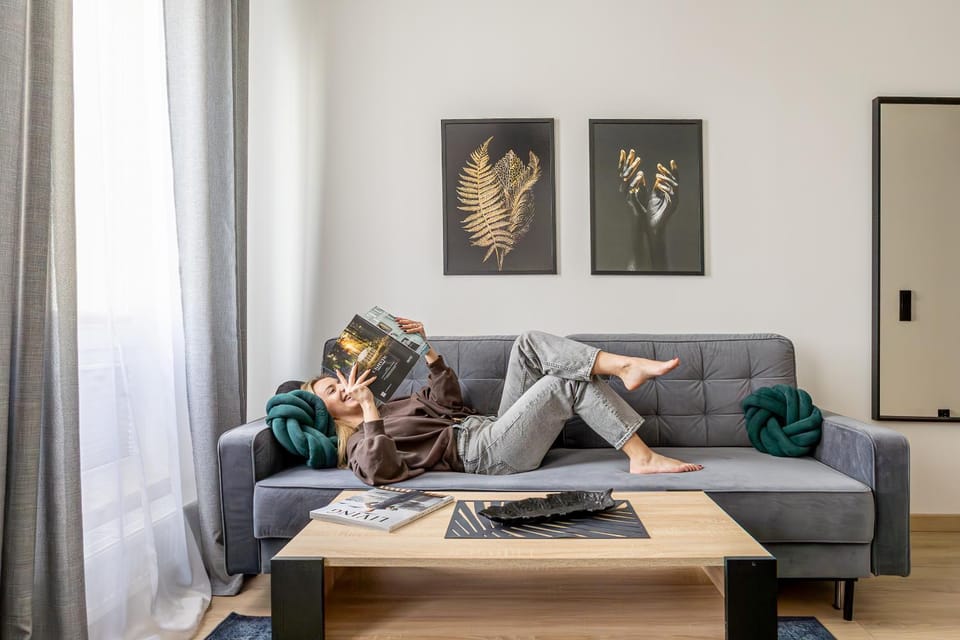 Living room, Text overlay