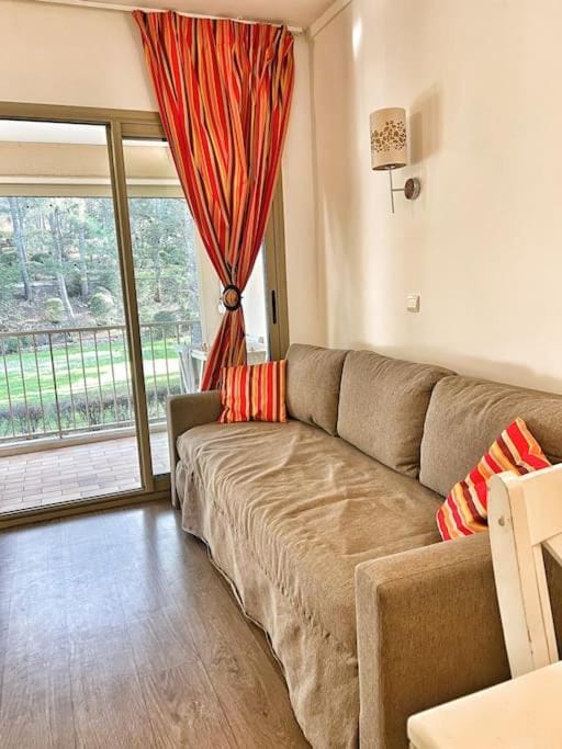 Bed, Living room