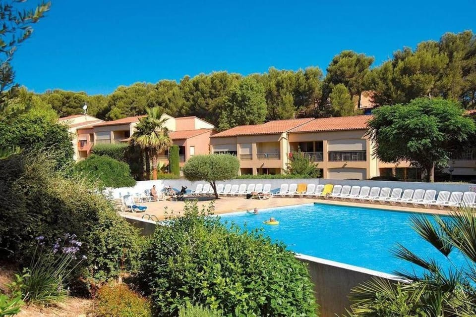 Property building, Swimming pool, Swimming pool