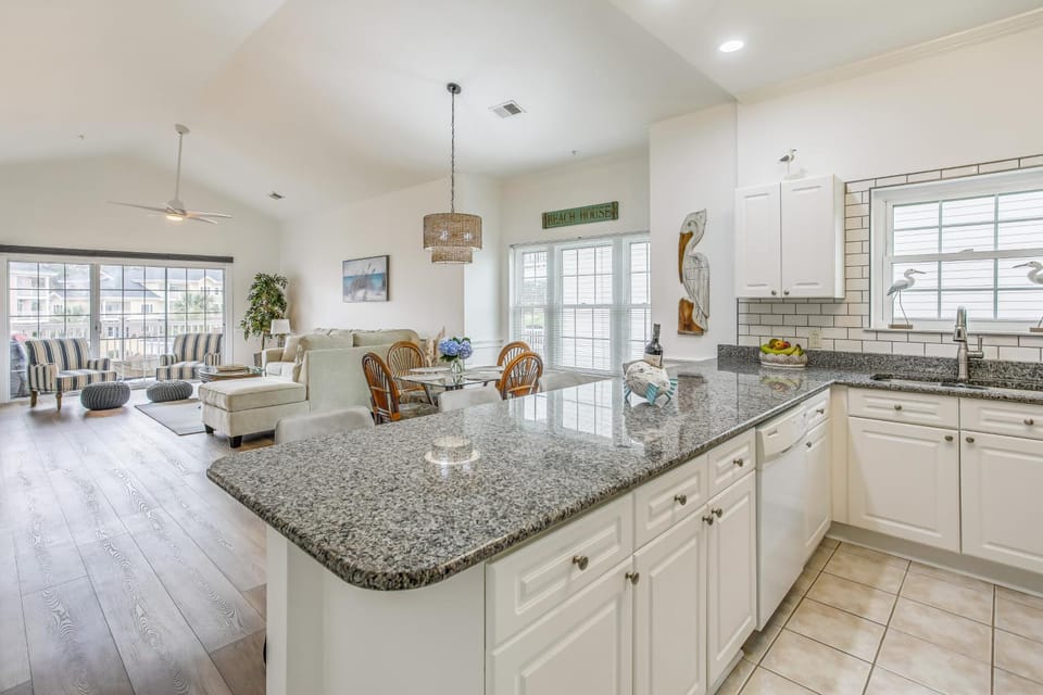 2 Mi to Shore: Myrtle Beach Condo w/ Pool! House in Carolina Forest