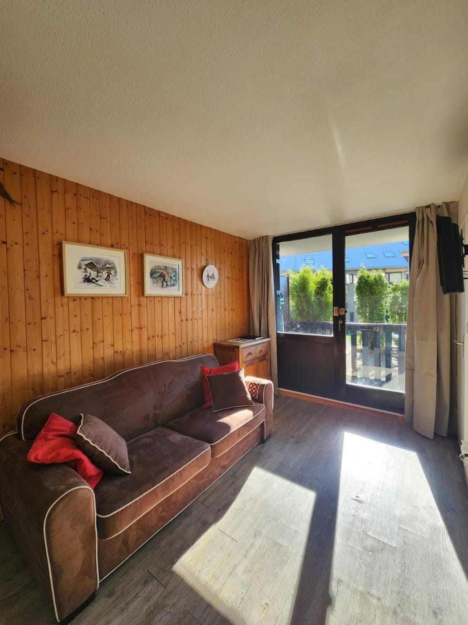 Communal lounge/ TV room