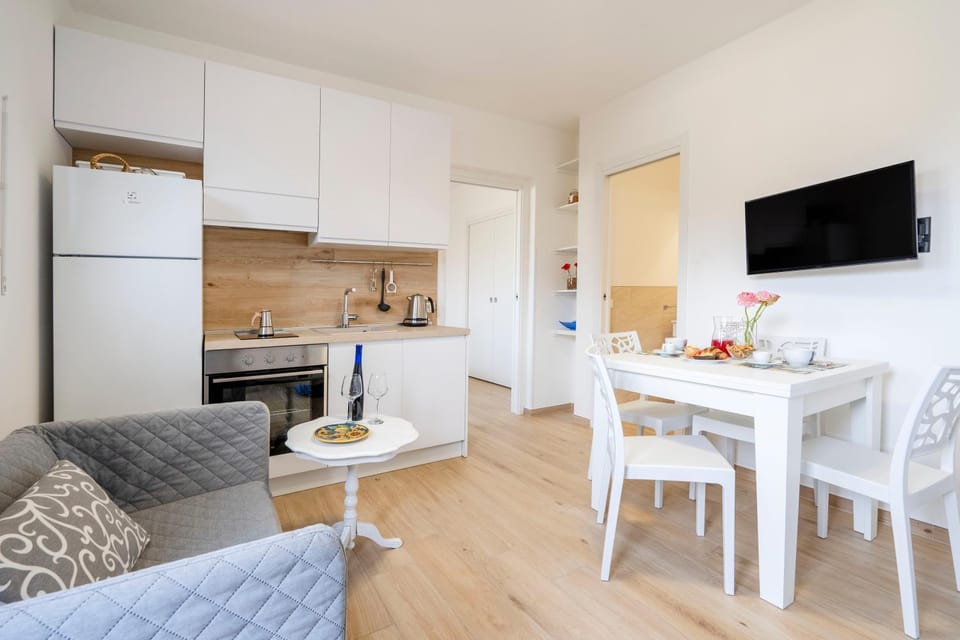 TV and multimedia, Kitchen or kitchenette, Living room