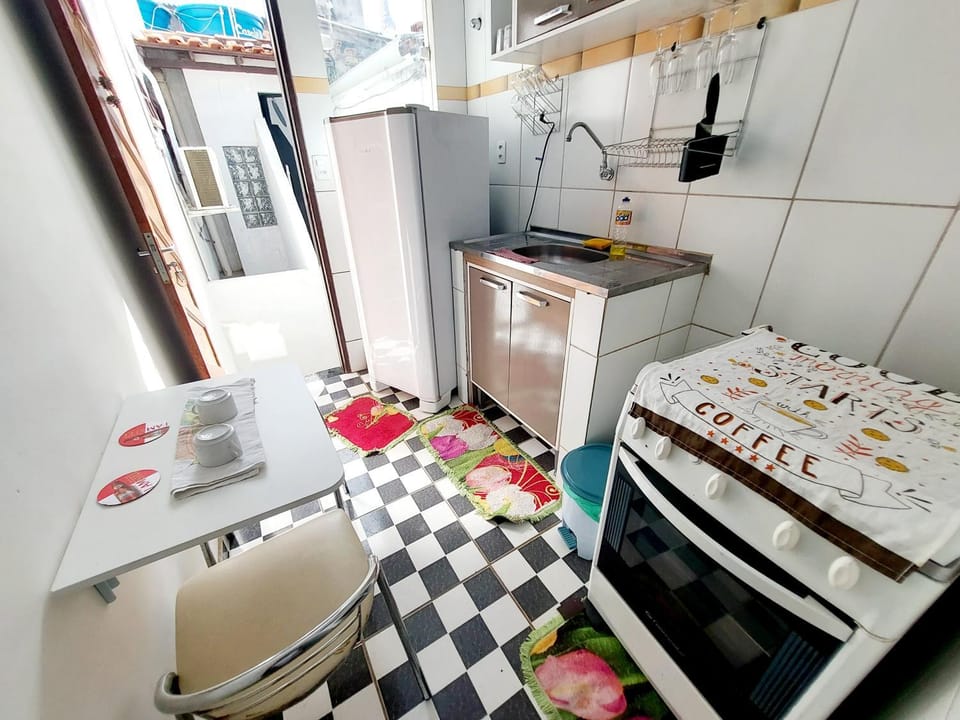 Kitchen or kitchenette, Dining area, minibar, oven, stove, toaster