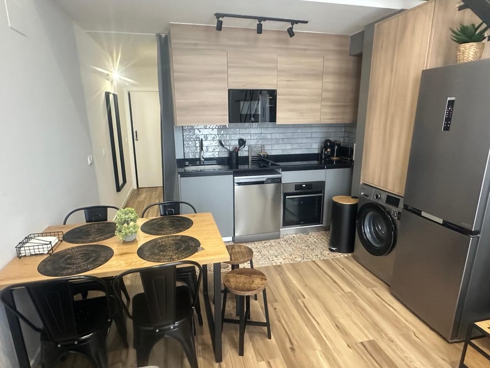 Dining area, dishwasher, oven
