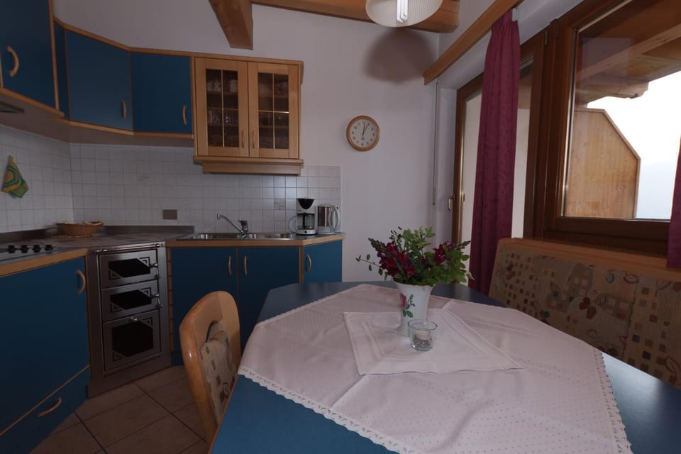 Coffee/tea facilities, Kitchen or kitchenette, Dining area, minibar, pet friendly, stove
