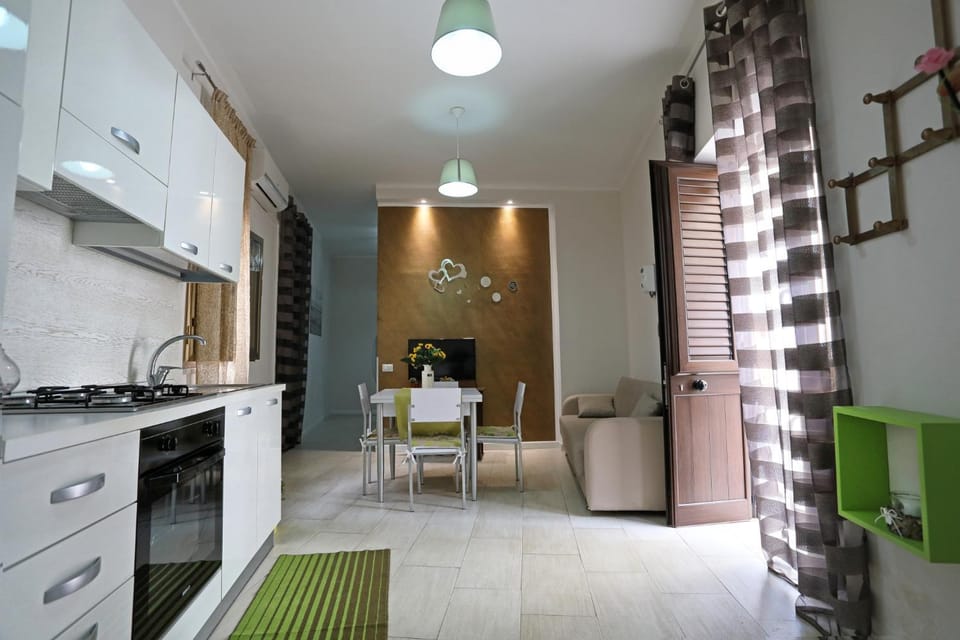 Kitchen or kitchenette, Living room, Photo of the whole room, Dining area
