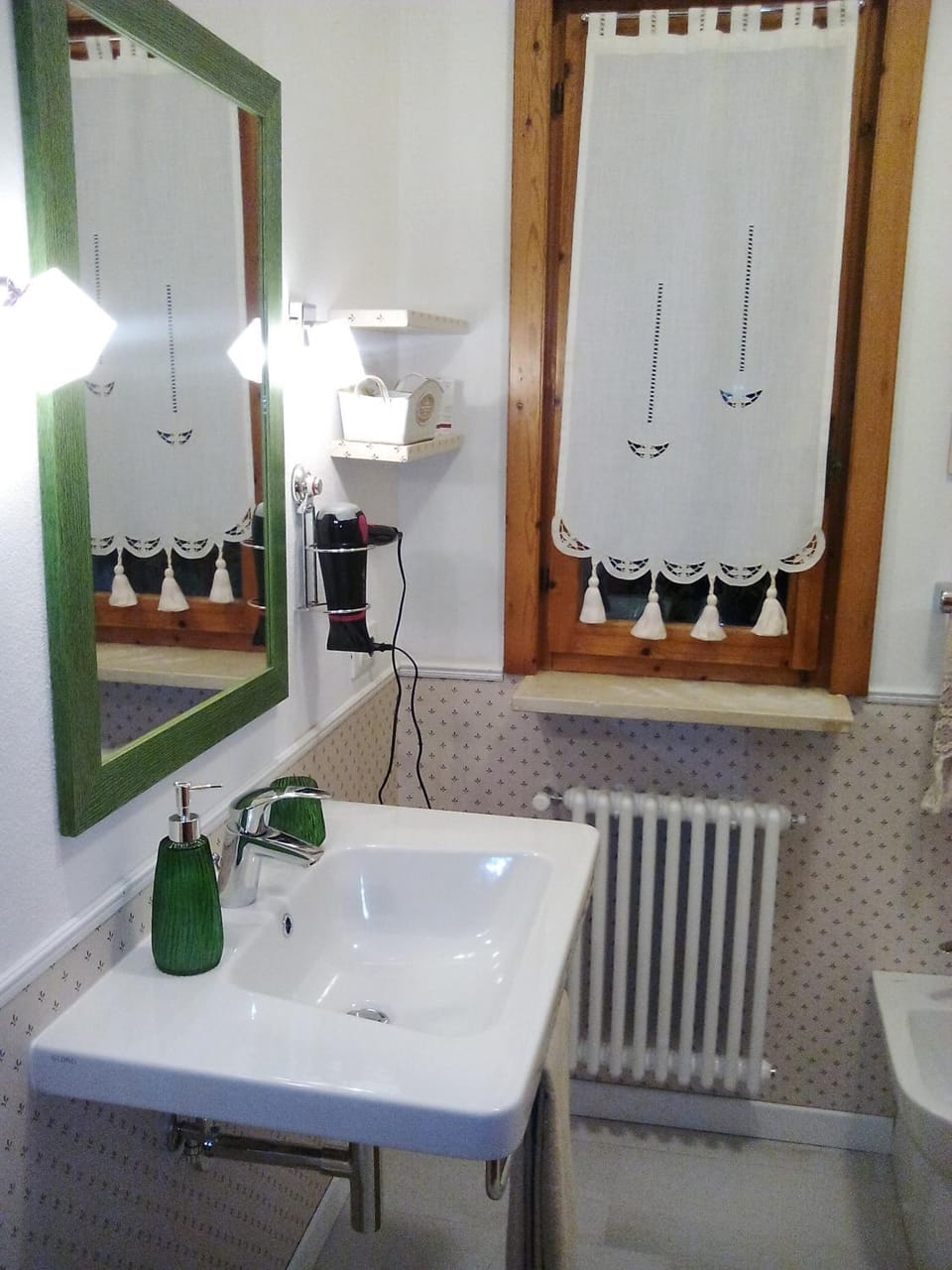 Bathroom, Photo of the whole room
