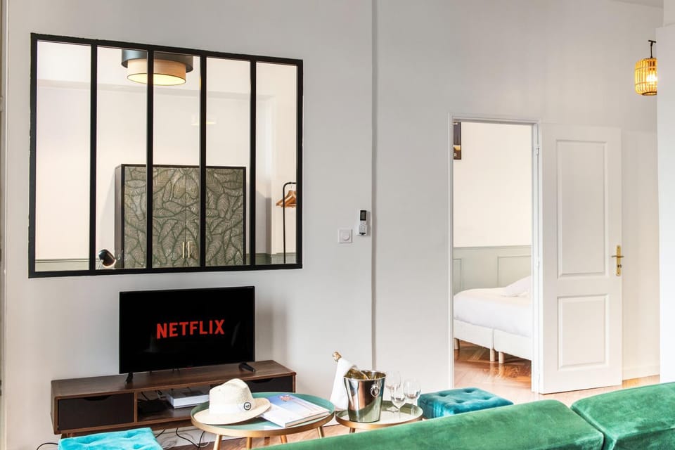 TV and multimedia, Living room, Bedroom