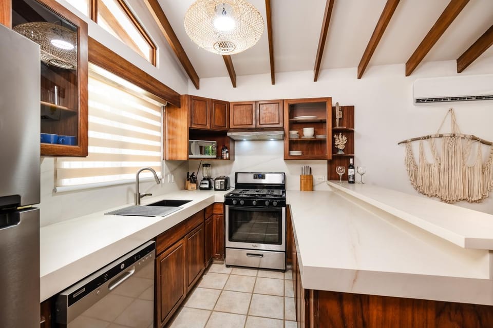 Newly Remodeled Villa Across from the beach House in Playa Langosta