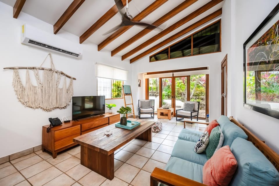 Newly Remodeled Villa Across from the beach House in Playa Langosta