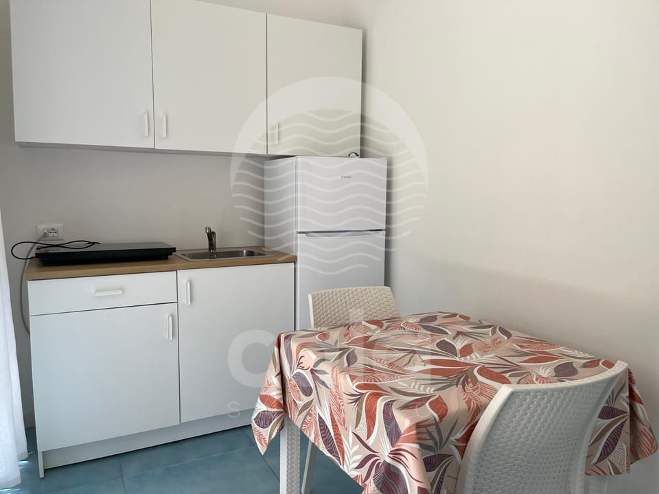 Kitchen or kitchenette, kitchen, kitchen
