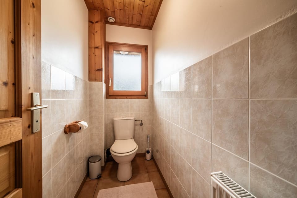 Bathroom, Living room