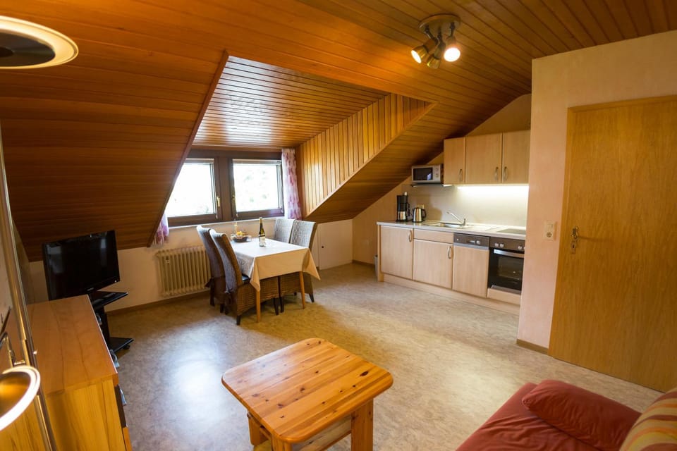 Kitchen or kitchenette, Seating area, Dining area