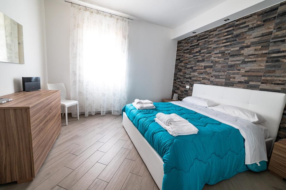 Bed, Photo of the whole room, Bedroom, hair dresser, towels