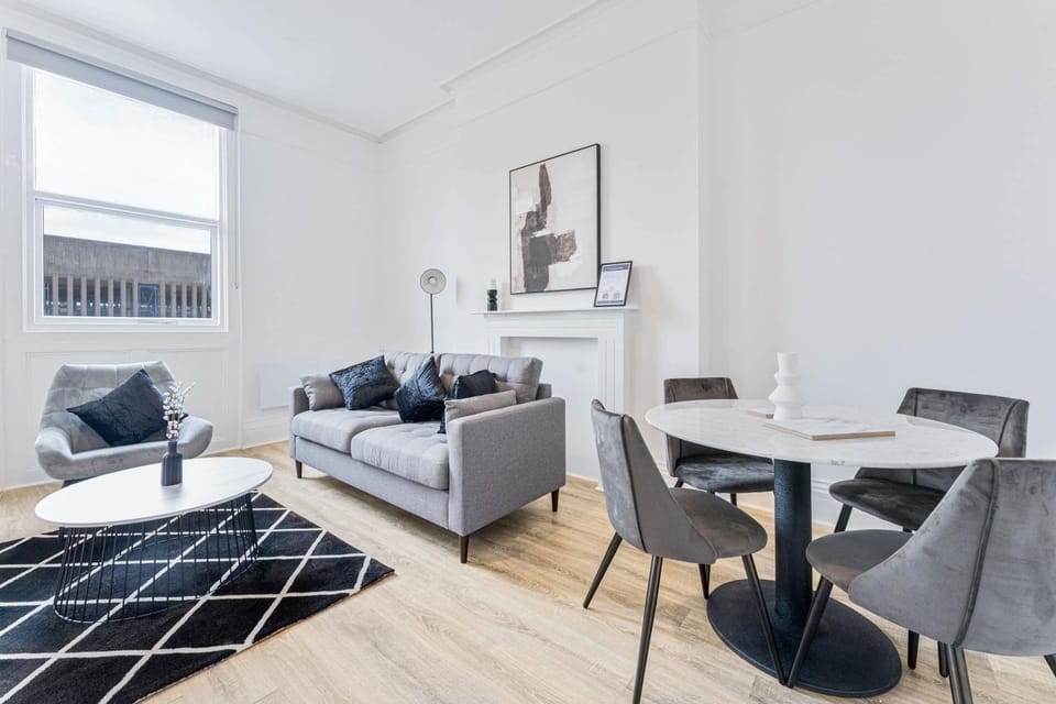 Stylish 2 Bedroom Apartment in Central Cheltenham Apartment in Cheltenham