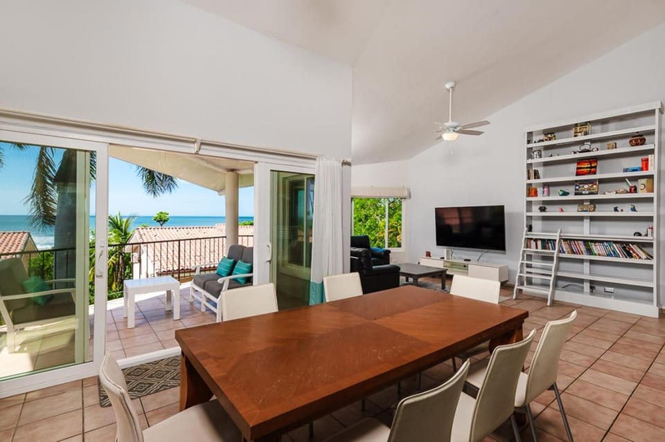 Beautiful 3 Bedroom Condo with Ocean Views House in Playa Langosta