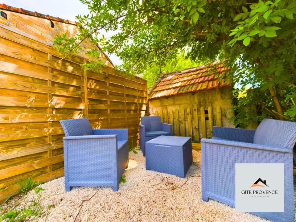 Patio, Day, Garden