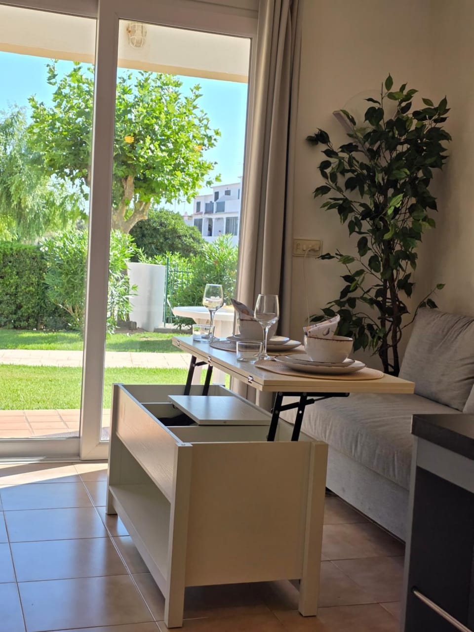 Living room, Garden view