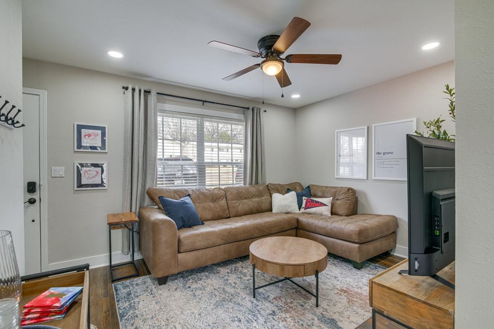 Condo w/ Pool: Walk to University of Mississippi! House in Oxford