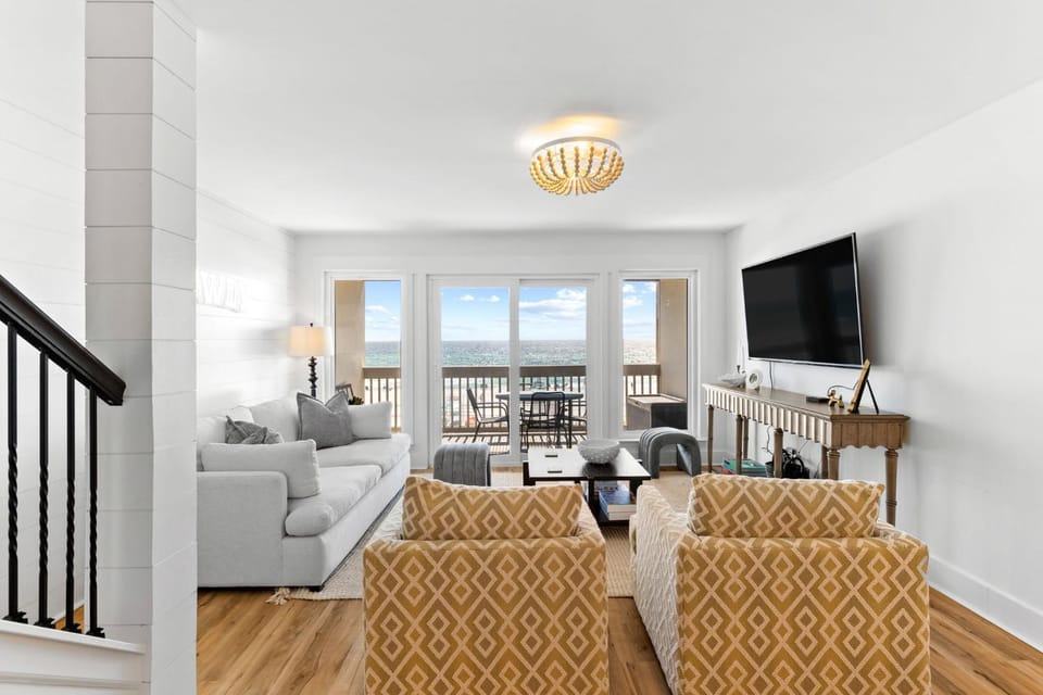 TV and multimedia, View (from property/room), Balcony/Terrace, Living room, Sea view