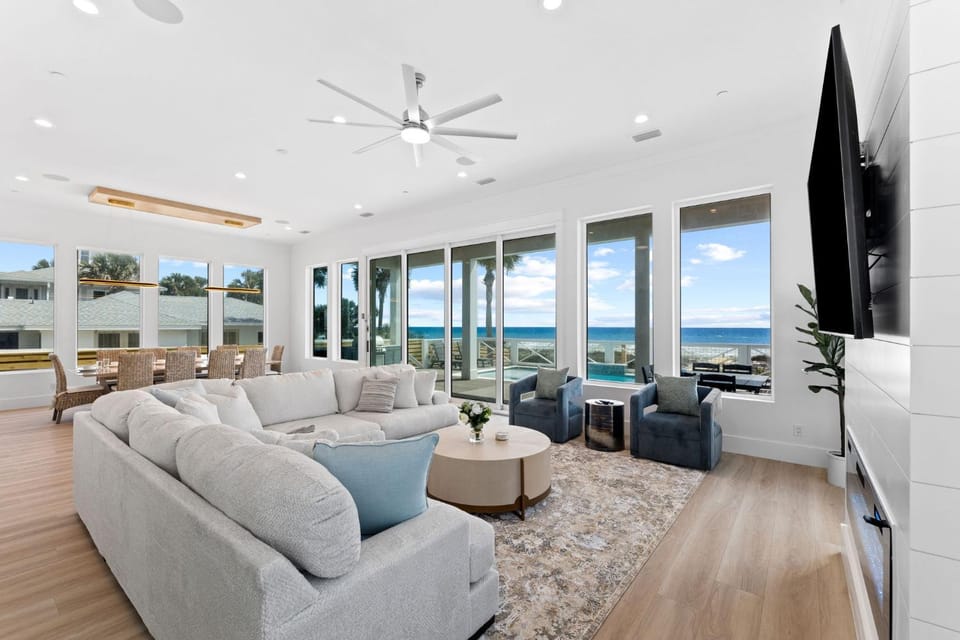 Patio, View (from property/room), Living room, Sea view