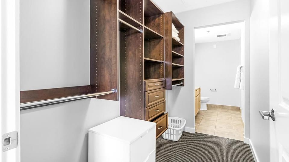 Landing - Modern Apartment with Amazing Amenities (ID1403X797) Apartment in Indianapolis