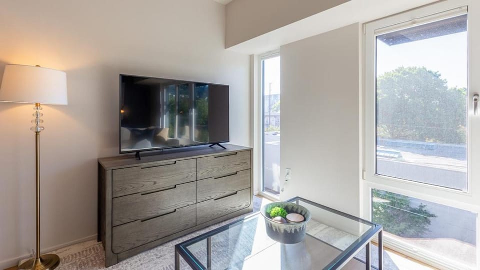 Landing - Modern Apartment with Amazing Amenities (ID6942X44) Apartment in Portland