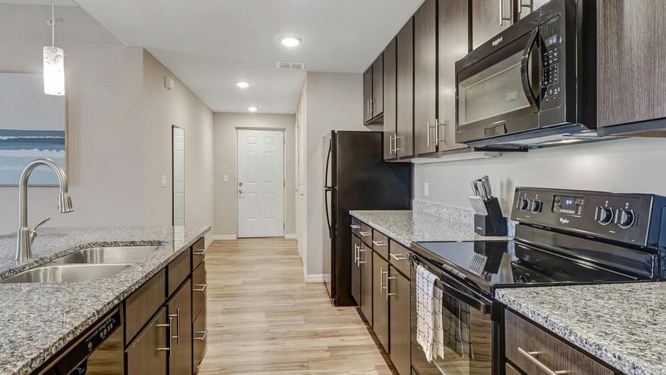 Landing Modern Apartment with Amazing Amenities (ID8403X48) Apartment in Cape Coral