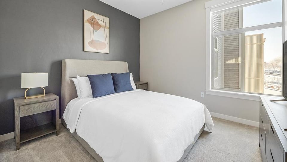 Landing Modern Apartment with Amazing Amenities (ID1266X998) Apartment in Sandy