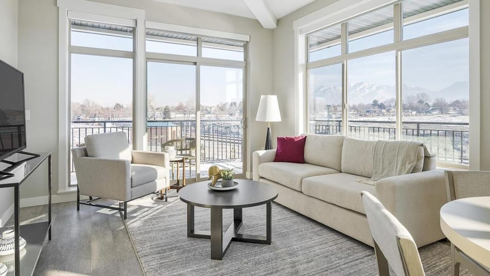 Landing Modern Apartment with Amazing Amenities (ID1266X998) Apartment in Sandy