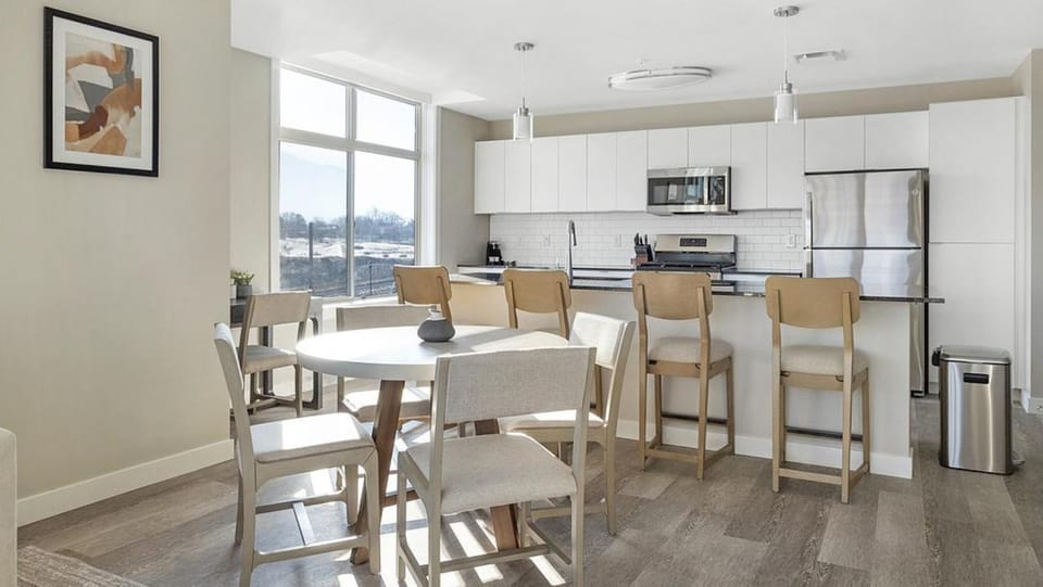 Landing Modern Apartment with Amazing Amenities (ID1266X998) Apartment in Sandy