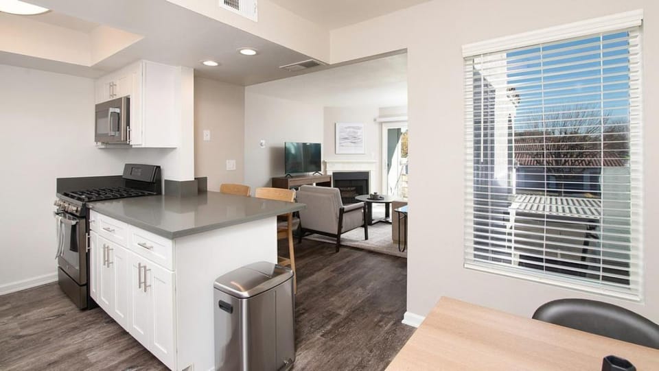 Landing Modern Apartment with Amazing Amenities (ID8237X51) Apartment in Chino