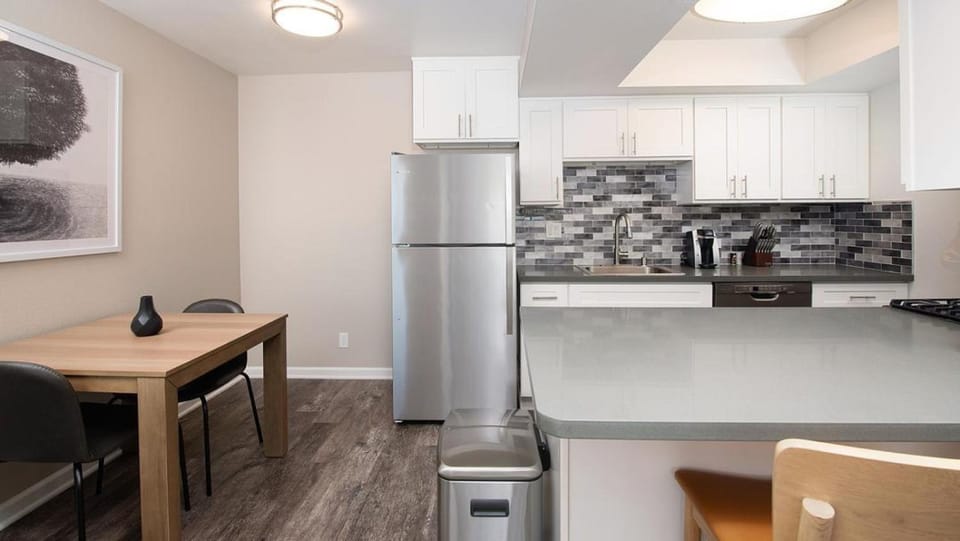 Landing Modern Apartment with Amazing Amenities (ID8237X51) Apartment in Chino