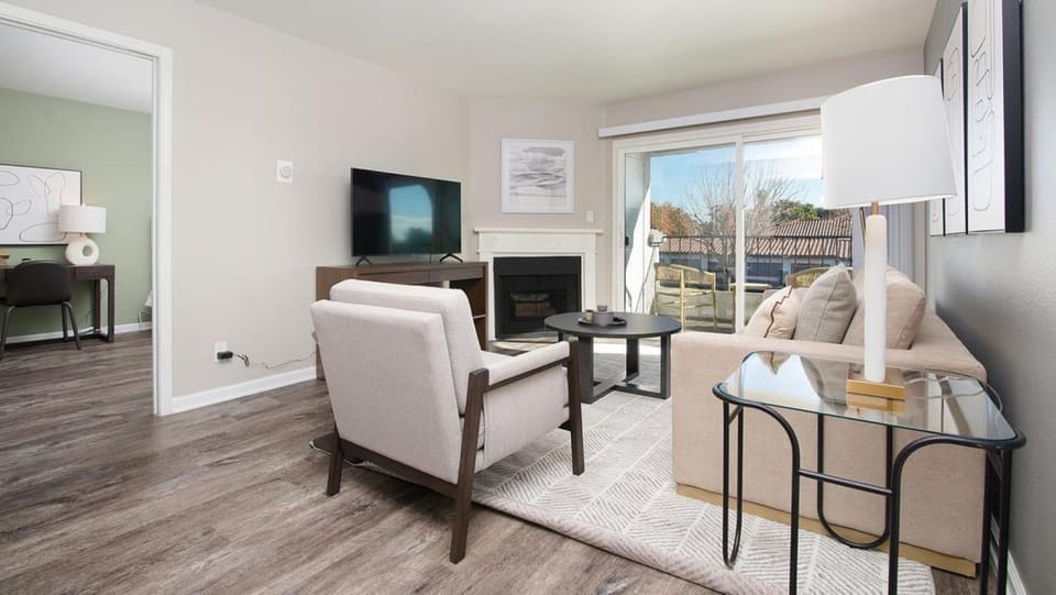 Landing Modern Apartment with Amazing Amenities (ID8237X51) Apartment in Chino